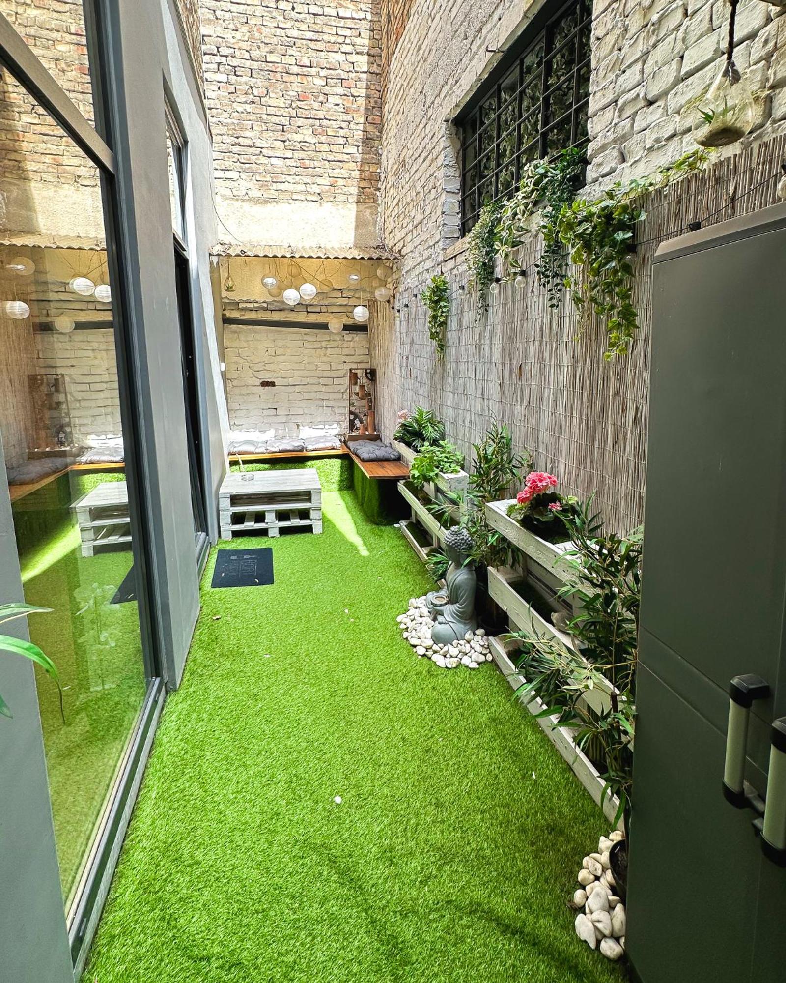 Urban Studio With Private Garden Near Andrassy Budapest Eksteriør bilde