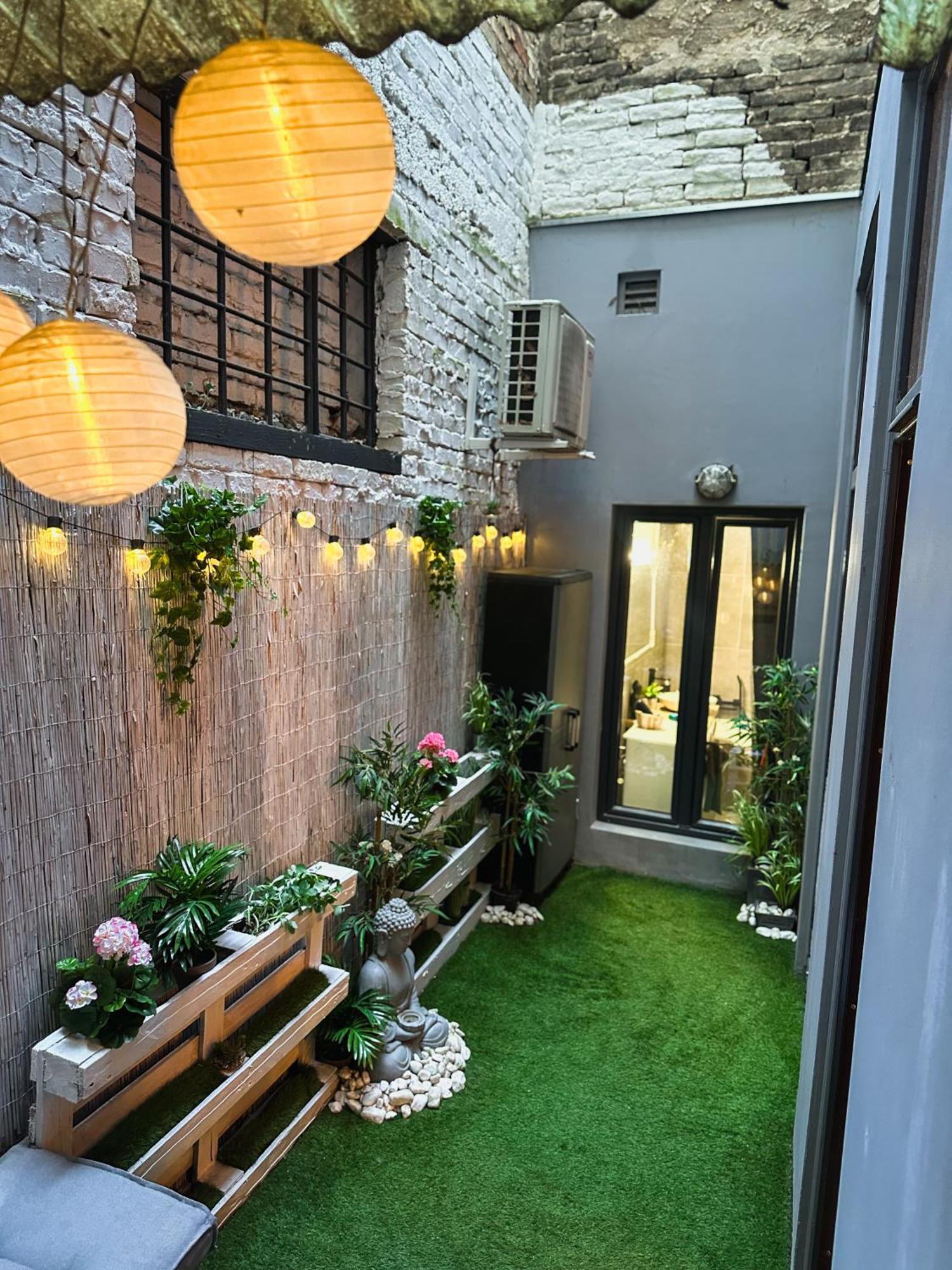 Urban Studio With Private Garden Near Andrassy Budapest Eksteriør bilde